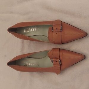 Leather kitten heels.